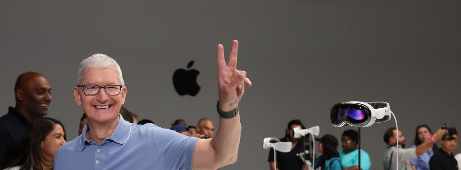 Tim Cook, CEO Apple, podczas prezentacji zestawu Apple Vision Pro