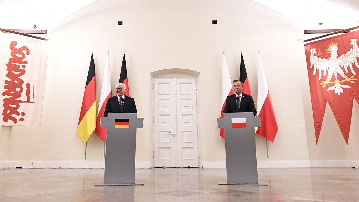 W pierwszym dniu swojej wizyty w Polsce prezydent Niemiec Frank-Walter Steinmeier wystosował do polskich władz "uprzejme, lecz stanowcze ostrzeżenie" przed nieprzestrzeganiem wspólnych zasad Unii Europejskiej - ocenia dziś "Sueddeutsche Zeitung".