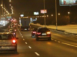 Samochód z Tuskiem wprawił w zdumienie! Zobacz, jak jechał