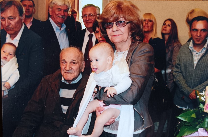 Dragoslav i Dragana na krštenju sa kumovima
