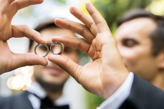 Wyrok TSUE: Polska musi uznać małżeństwa jednopłciowe zawarte w UE – co to oznacza dla Polaków?