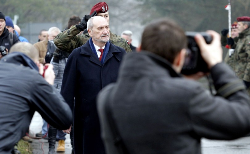 Minister obrony narodowej Antoni Macierewicz podczas uroczystości upamiętniających pierwszy zrzut cichociemnych