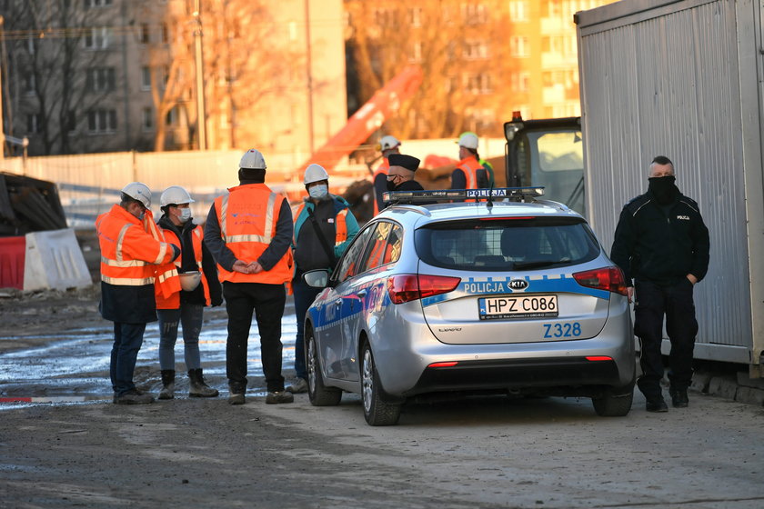 Śmiertelny wypadek na budowie metra w Warszawie. Na pracowników spadła łyżka koparki