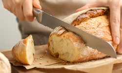Przepis na chleb domowy pieczony w piekarniku. Lepszy niż sklepowy