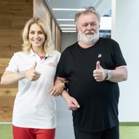 Mentős ruhát öltött Kovács-Nyári Dia és Csuja Imre - fontos ügy mellé álltak