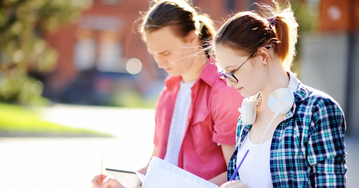 Na co wydają i ile oszczędności mają młodzi Polacy? "Standard życia się poprawia"