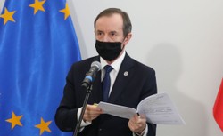 "Groteskowy" projekt Senatu ws. budżetu UE. "Grodzki wyobraża sobie, że ma jakiś wpływ..."