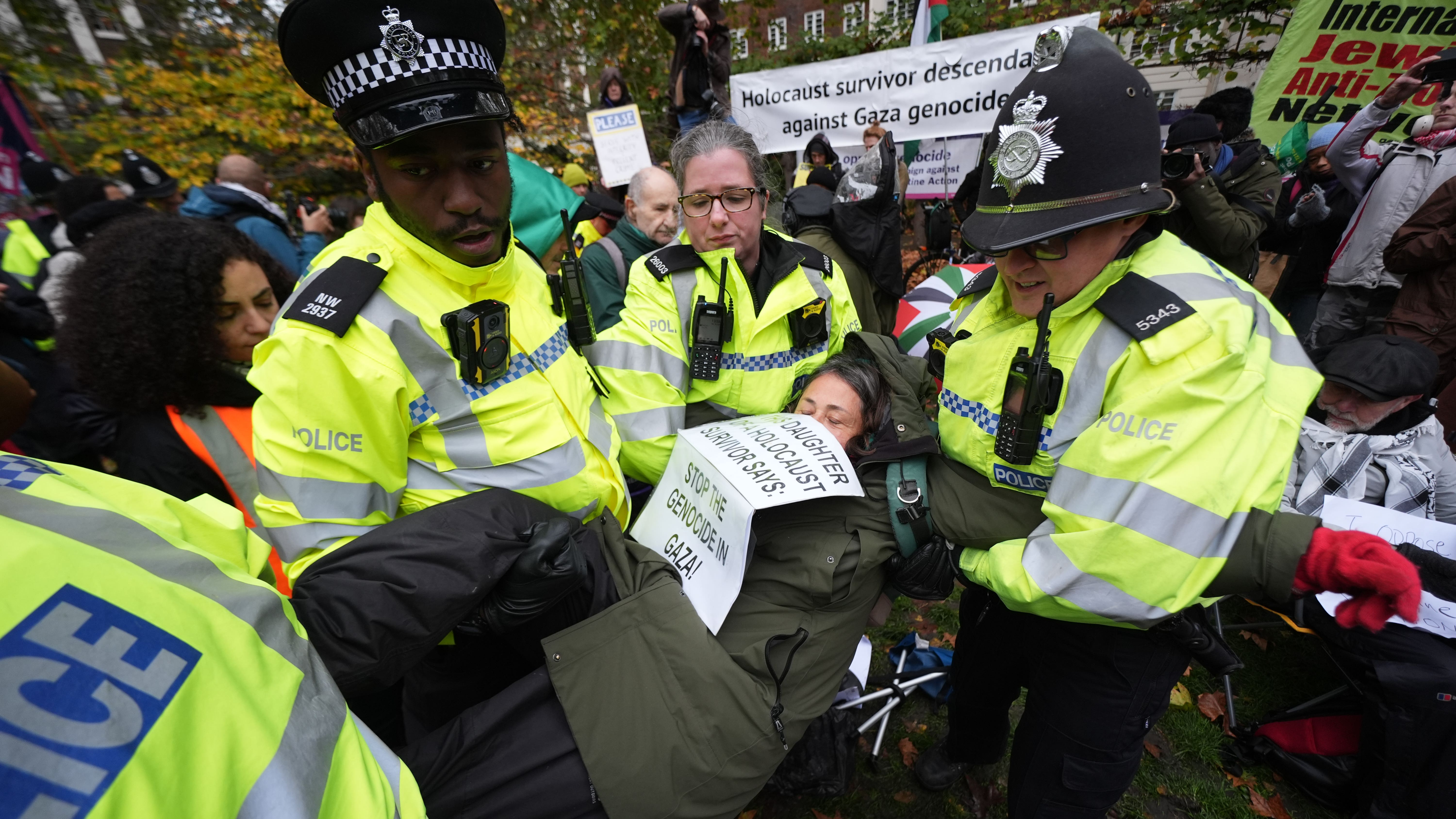 Silent protest: Police arrest 100 Palestine supporters in London