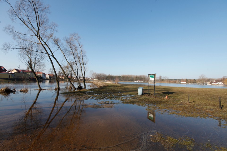 IMGW ostrzega: rośnie poziom wód w rzekach