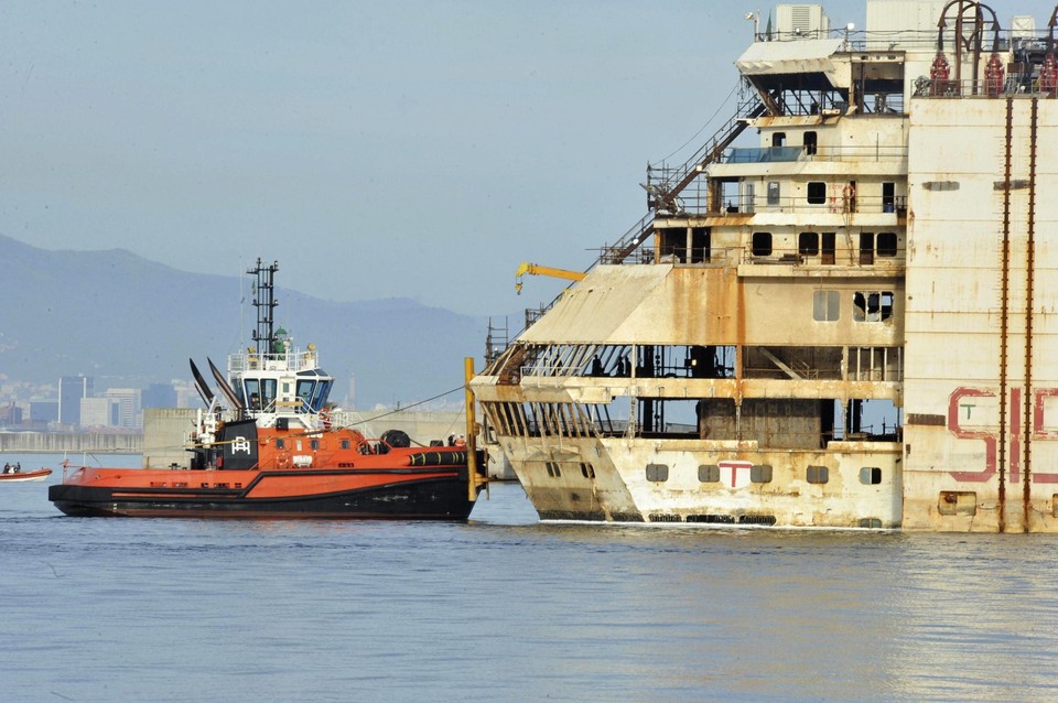 ITALY ACCIDENT COSTA CONCORDIA (Costa Concordia wreck on last 10-nautical mile sea journey)