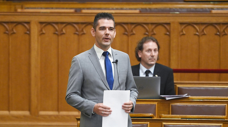 Novák Előd jövőre igyekszik "mértéktartó" lenni a parlamentben / Fotó: MTI/Bruzák Noémi