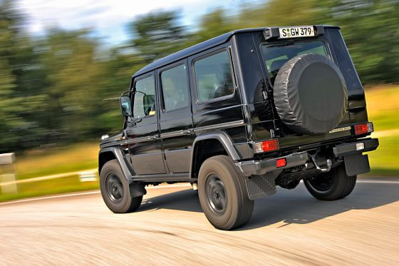 Mercedes G  280 CDI L Automatik DPF Edition 30: auto terenowe, 3,0 l diesel (183 KM), droga hamowania w teście: 47,1 metrów.