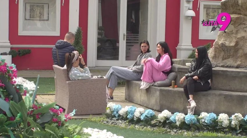 Šok preokret: Maja i Asmin posle tuče zajedno leže na travi