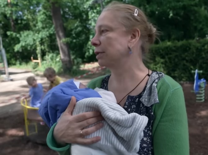 Aleksandra je dobila dete u 66. godini: Nećete verovati kako izgleda njen život
