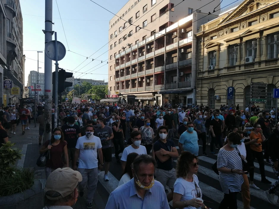 Kolona se kreće ka Predsedništvu