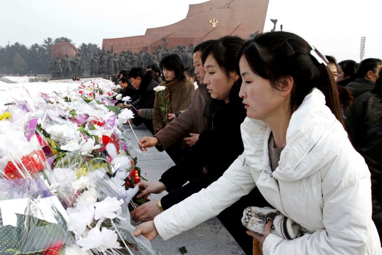 Pierwsza rocznica śmierci Kim Dzong Ila