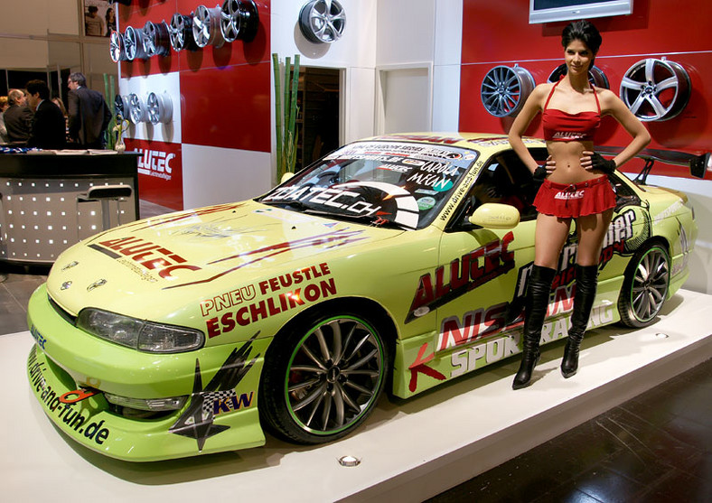 Essen Motor Show 2009: babes w niemieckim stylu (fotogaleria)