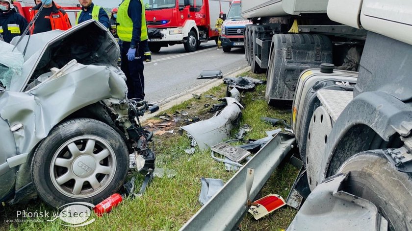 Śmiertelny wypadek pod Płońskiem. Zginęła kobieta, a troje dzieci trafiło do szpitala