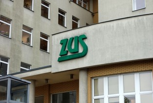 Zwrot nadpłaty składki zdrowotnej. Co zrobić, by ZUS oddał pieniądze?