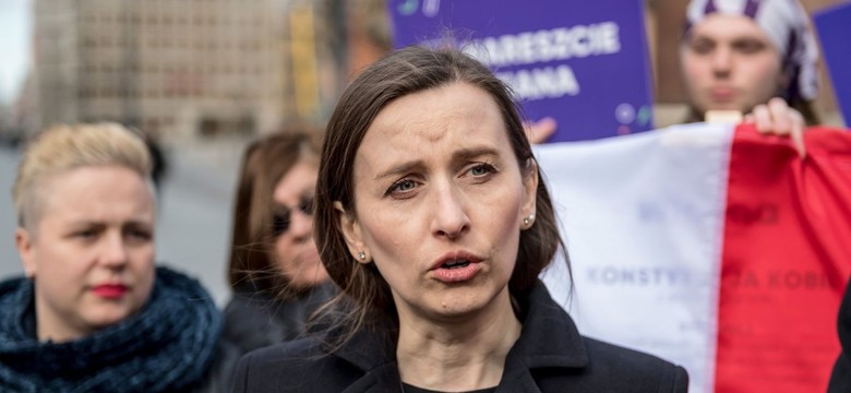 Konstytucja Kobiet od Wiosny Biedronia. Aborcja na żądanie, gwarancja in vitro, co jeszcze?