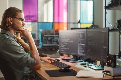 Błąd informatyka. Jaki zakres szkód musi ochronić polisa OC w branży IT