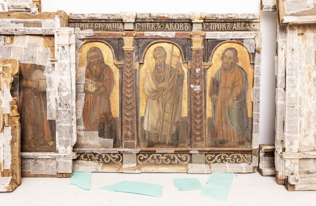 Odnaleziono 20 fragmentów ikonostasu, który datowany jest na drugą lub trzecią ćwierć XVII wieku