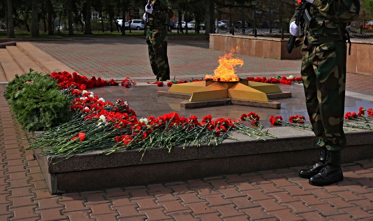 Warta honorowa przy pomniku nieznanego rosyjskiego żołnierza