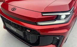 widziałem nową toyotę rav4 na żywo. jeden powód wystarczy, by zrozumieć, czemu polacy kupują ją w ciemno