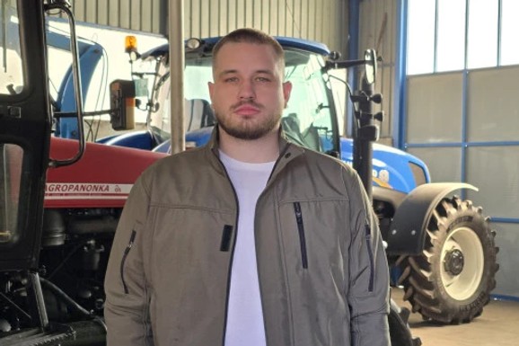 Mladi Vojvođanin završio za stomatologa, pa se VRATIO U RODNO SELO: "Uz tatu sam krenuo da RATARIM, pronašao se u tome i zavoleo taj posao"