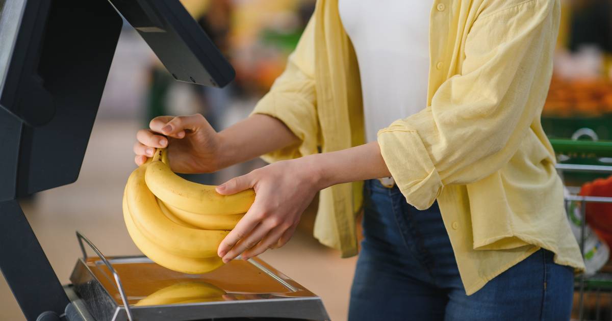 Czy supermarkety oszukują na wadze? Klientka z Francji demaskuje sklep