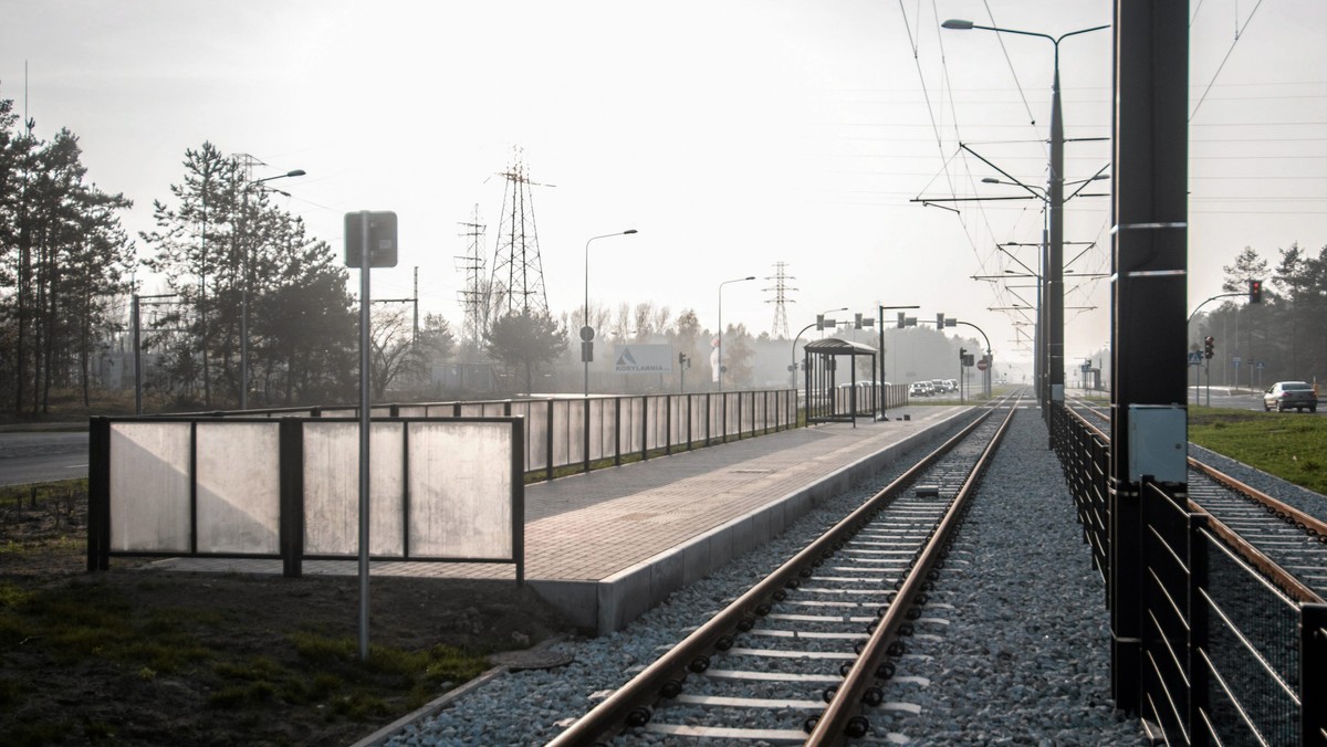 Trasa tramwajowa długości 10 kilometrów, prowadząca do największej dzielnicy Fordon, dzisiaj została otwarta w Bydgoszczy. Inwestycja wraz z zakupem 12 tramwajów Swing z Pesy kosztowała 437 mln zł, z czego 80 procent stanowiło dofinansowanie unijne.