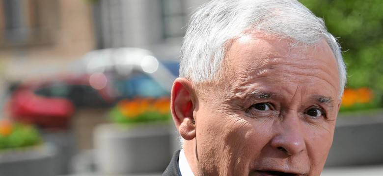 Kaczyńskiemu i Tuskowi nie ufa co drugi Polak. Nowy sondaż