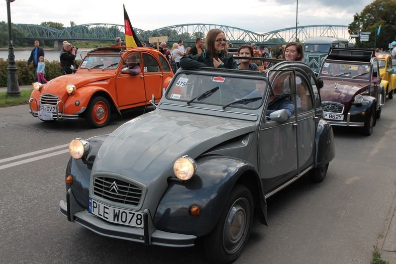 21. Światowy Zlot Miłośników Citroëna 2CV Toruń 2015