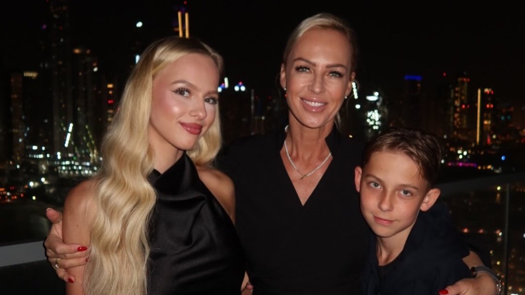 Zuzana Belohorcová (uprostred), jej dcéra Salma a Syn Nevio v Dubaji. 