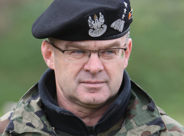 Generał Skrzypczak komentuje aferę z mundurami: Łobuzerstwo!