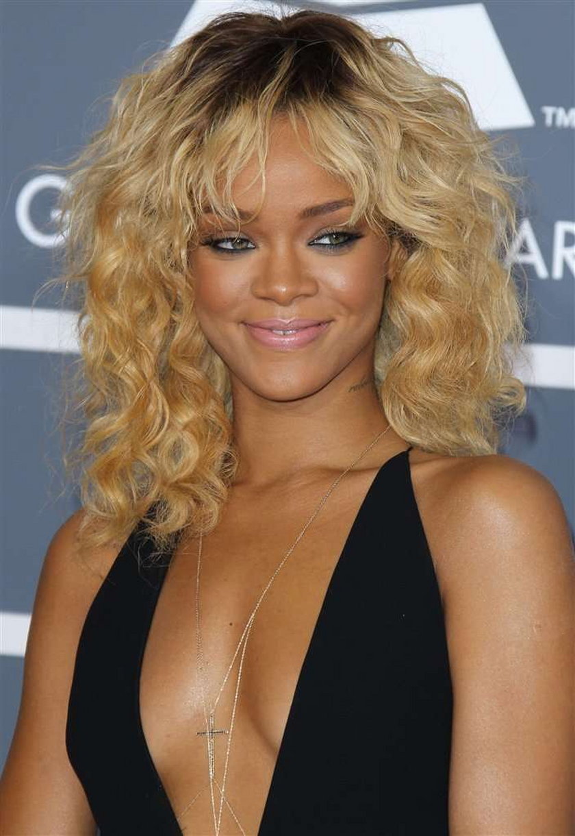 Rihanna Grammy 2012