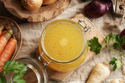 Jak zrobić klarowny rosół? Pamiętaj o tych 4 prostych zasadach