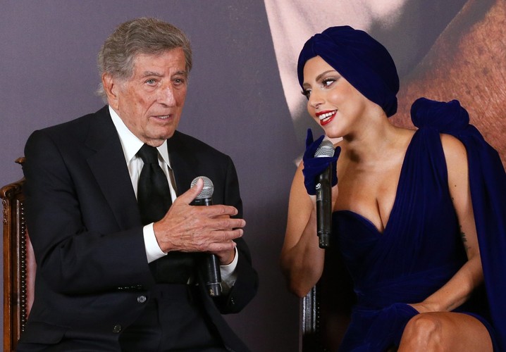 Lady Gaga i Tony Bennett na konferencji prasowej w Brukseli