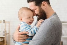 Ewolucja ojcostwa w statystykach ZUS. Jak dyrektywa work-life balance zmienia model opieki w Polsce?