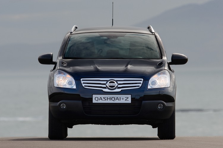 ... mieści siedmiu pasażerów...