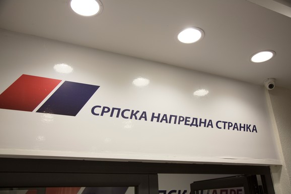 Oglasila se SNS Zemun nakon skupa studenata: "Naši aktivisti bili izloženi provokacijama i nasilničkom ponašanju grupe koja podržava političara Vladana Đokića"