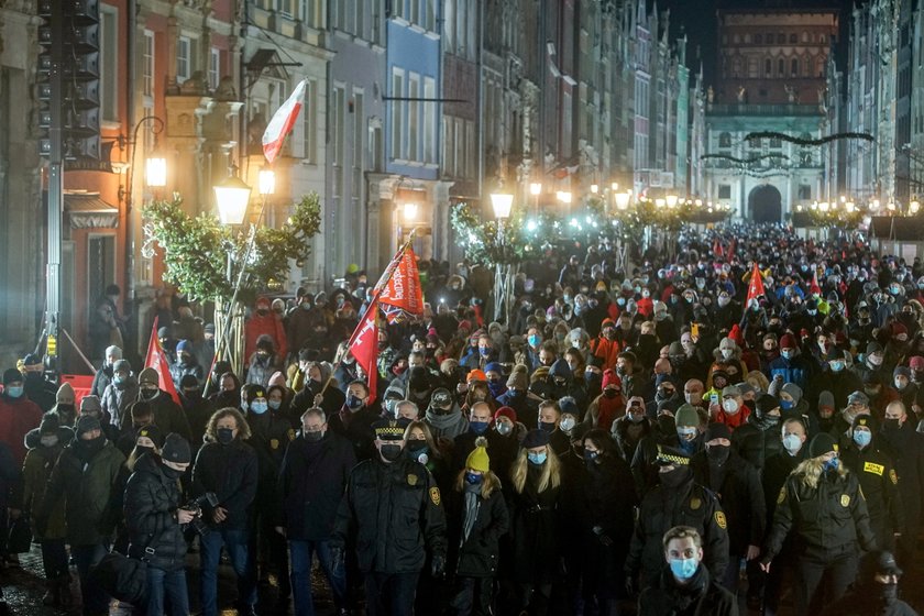 Druga rocznica zamachu i śmierci Pawła Adamowicza. Tak mieszkańcy Gdańska upamiętnili tragedię