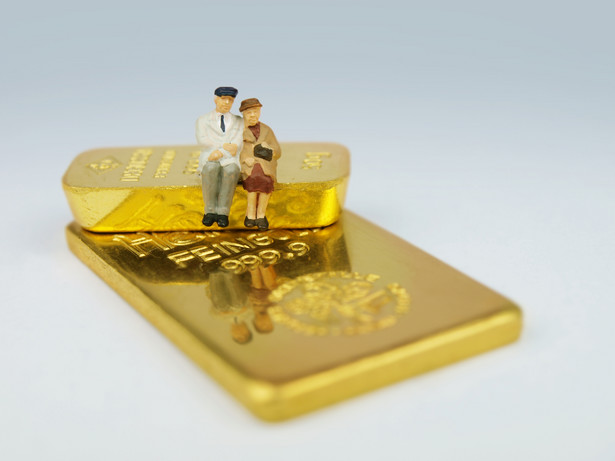 Emeryci na sztabce złota. fot. Shutterstock