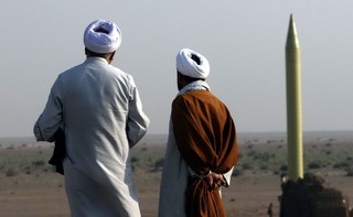 Ajatollahowie planują krwawy odwet, zrywają porozumienie i znów straszą bombą