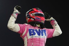 Pierwsza wygrana Pereza. Mechanicy Mercedesa spartaczyli swoją robotę [WYNIKI i KLASYFIKACJA]