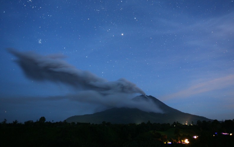 Wybuchł wulkan na Sumatrze