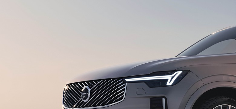 Tak wygląda nowy SUV Volvo. Ma silnik benzynowy i będzie hitem. Cena?