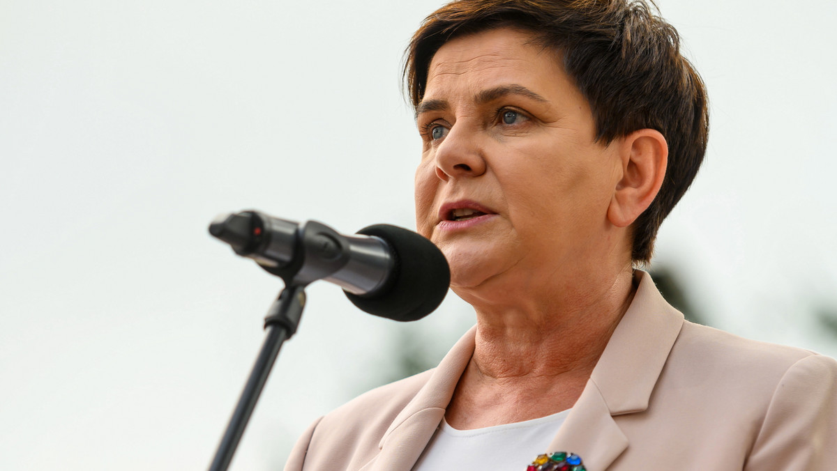 Większość ministrów byłej premier Beaty Szydło zapewnia, że wpłat dokonała. Dwoje ministrów unika odpowiedzi na pytanie, czy przekazało "drugie pensje" na Caritas - informuje "Rzeczpospolita".