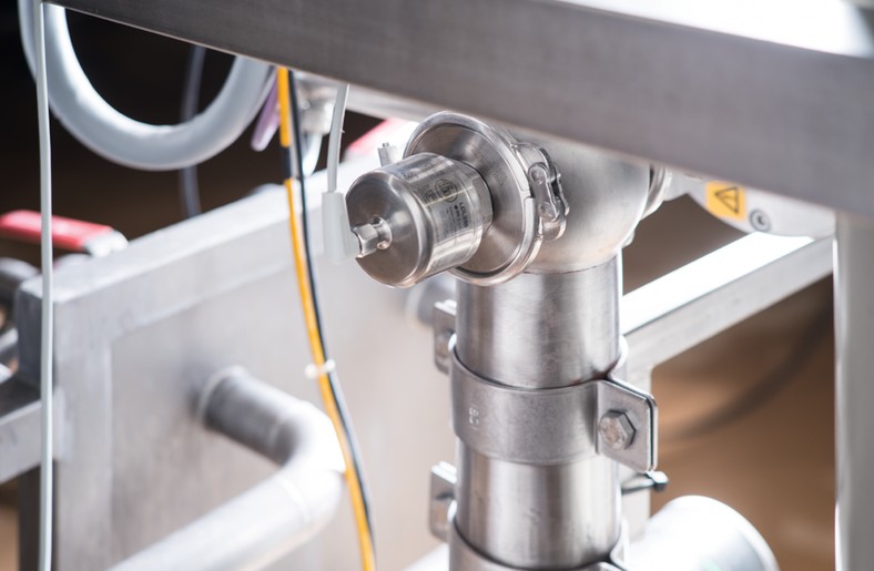 „Płynna waluta”. Jak precyzyjna metrologia przepływu redukuje straty surowcowe w przemyśle spożywczym