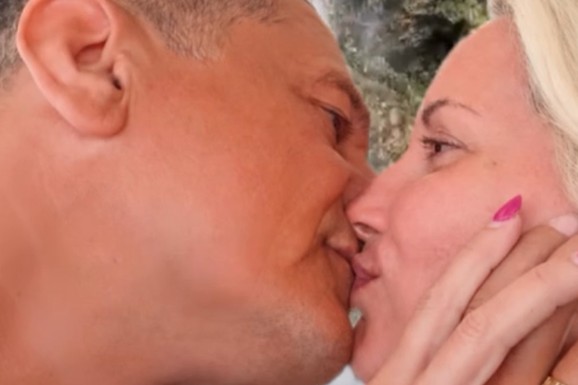 (FOTO) OVO JE TREĆI MUŽ MAJE NIKOLIĆ Pevačica pokazala burme: "Kad je ljubav prava"